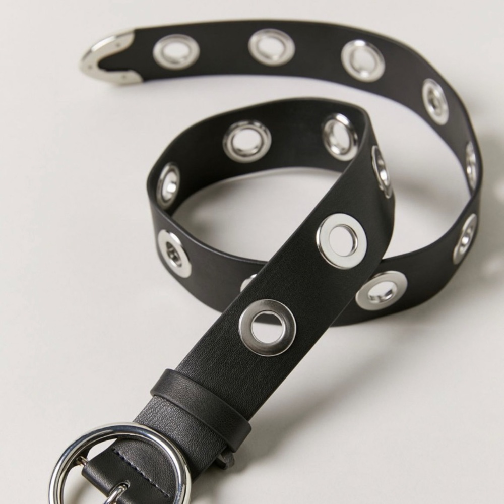 Urban outfitters black belt